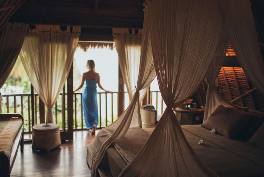 Sunset Decor Bedroom with Canopy Bed