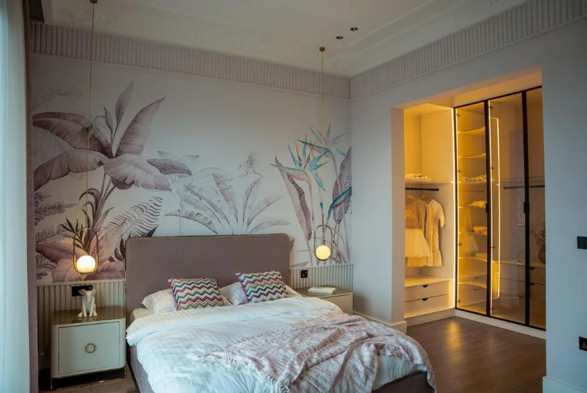 Floral bedroom wallpaper