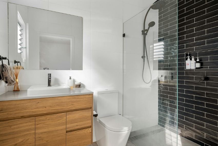 small half bathroom decorating ideas