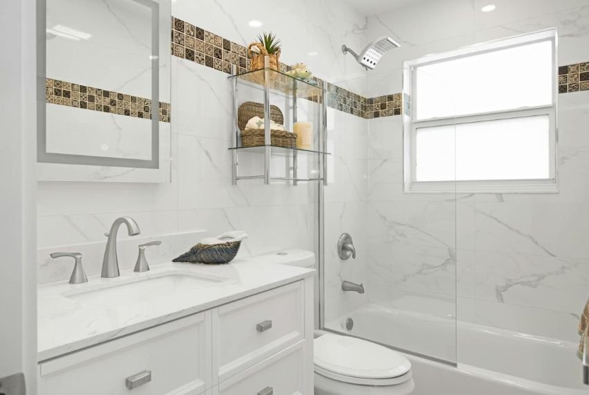 small half bathroom decorating ideas