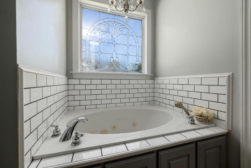 painted bathroom tile
