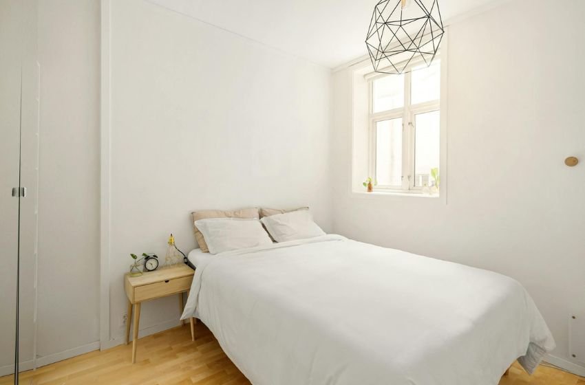 small bedroom with corner bed