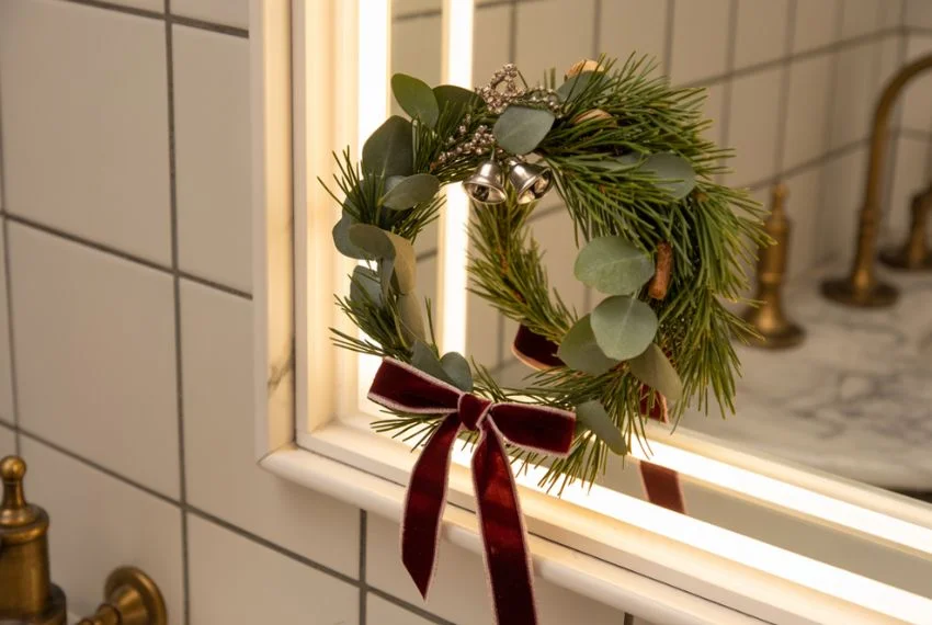 DIY Mini Wreaths for Bathroom Mirrors