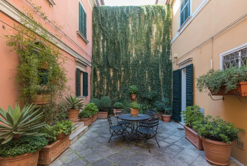 Small Courtyard Italian Garden Ideas