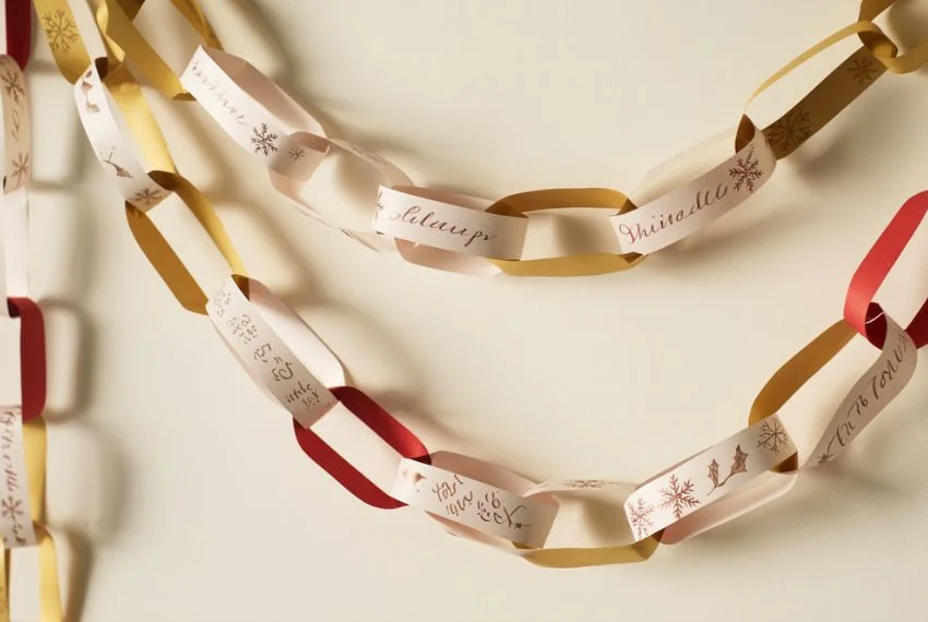 Try Themed or Personalized Paper Chains