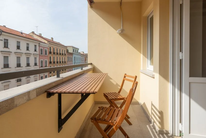 Wall-Mounted Balcony Bar Ideas