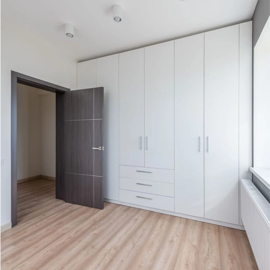Filling the Gap Between Wardrobe and Ceiling