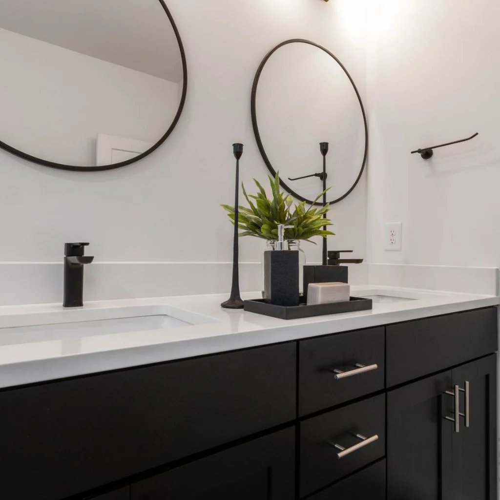 Keep the Background Clean — Walls, Mirrors, and Negative Space