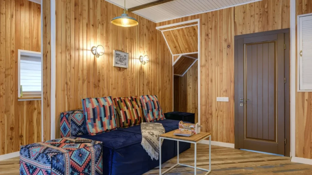 Knotty Pine Paneling vs Smooth Pine Choosing Right for Your Space