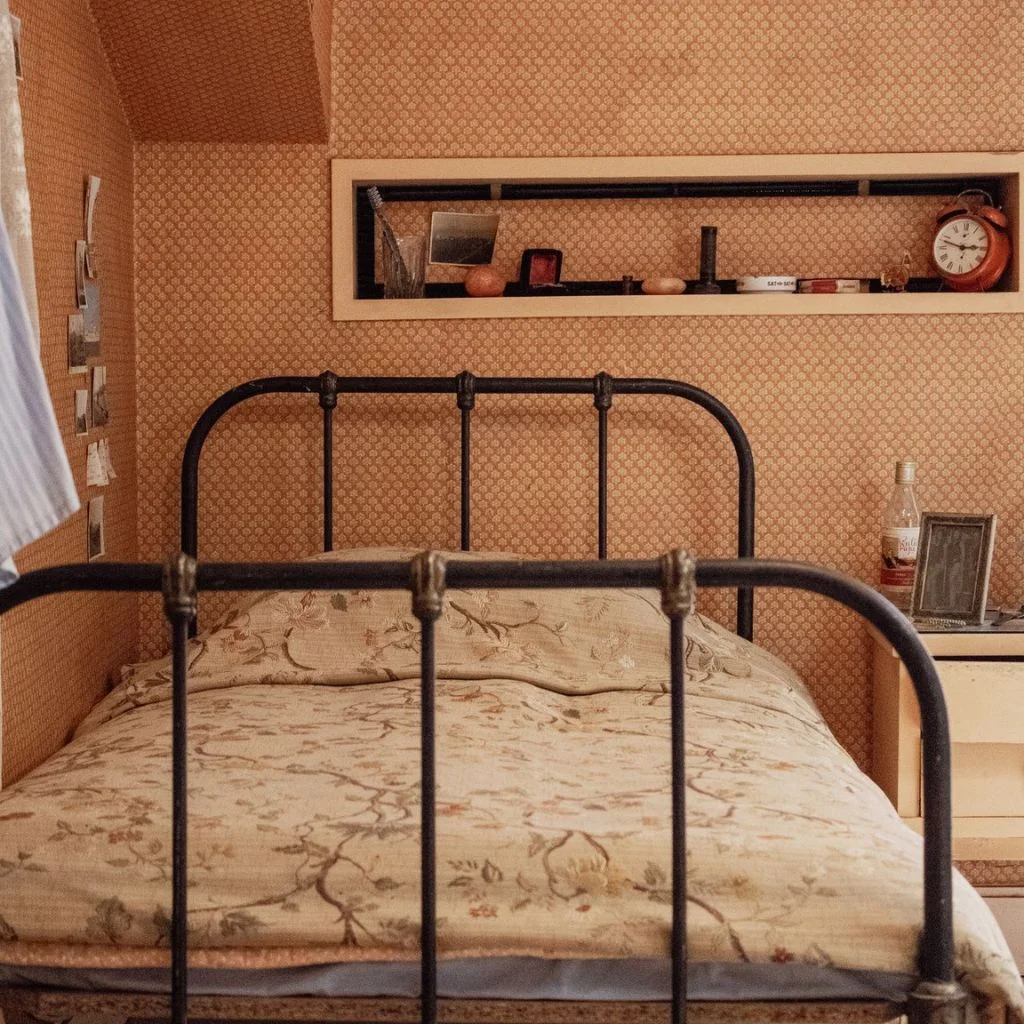 Retro and Vintage Dorm Room Theme
