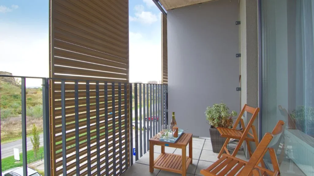 Balcony Fence Ideas To Boost Privacy Without Blocking Light
