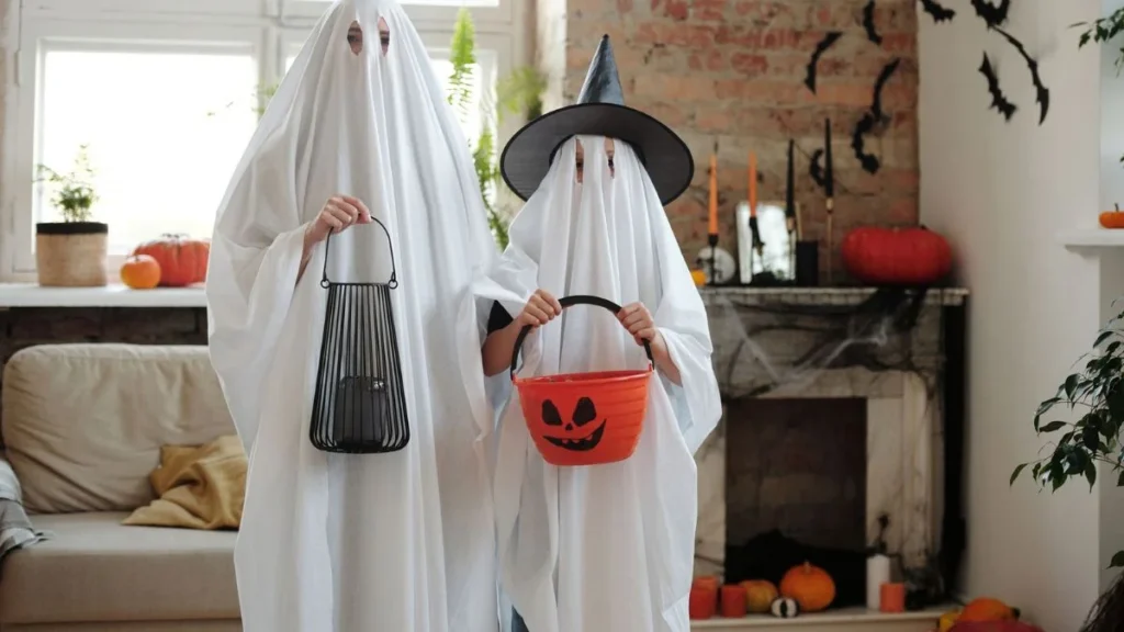 Haunting Mantel Displays That Turn Fireplaces Into Halloween Showstoppers