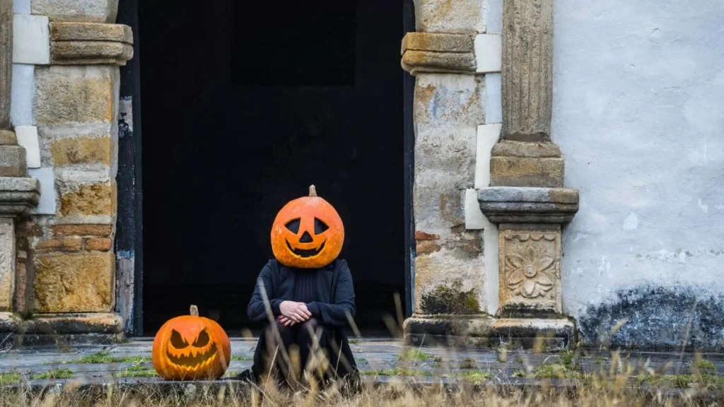 Spooky Halloween Archway Ideas for a Show Stopping Entrance
