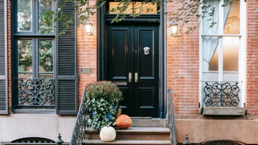10 Modern Fall Porch Decor Looks for Every Style of Home
