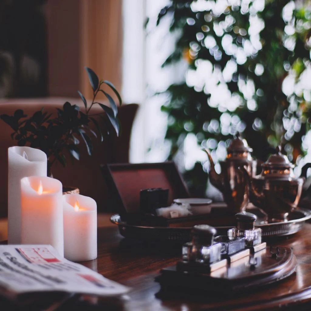 Candlelight Adds the Final Layer of Cosiness