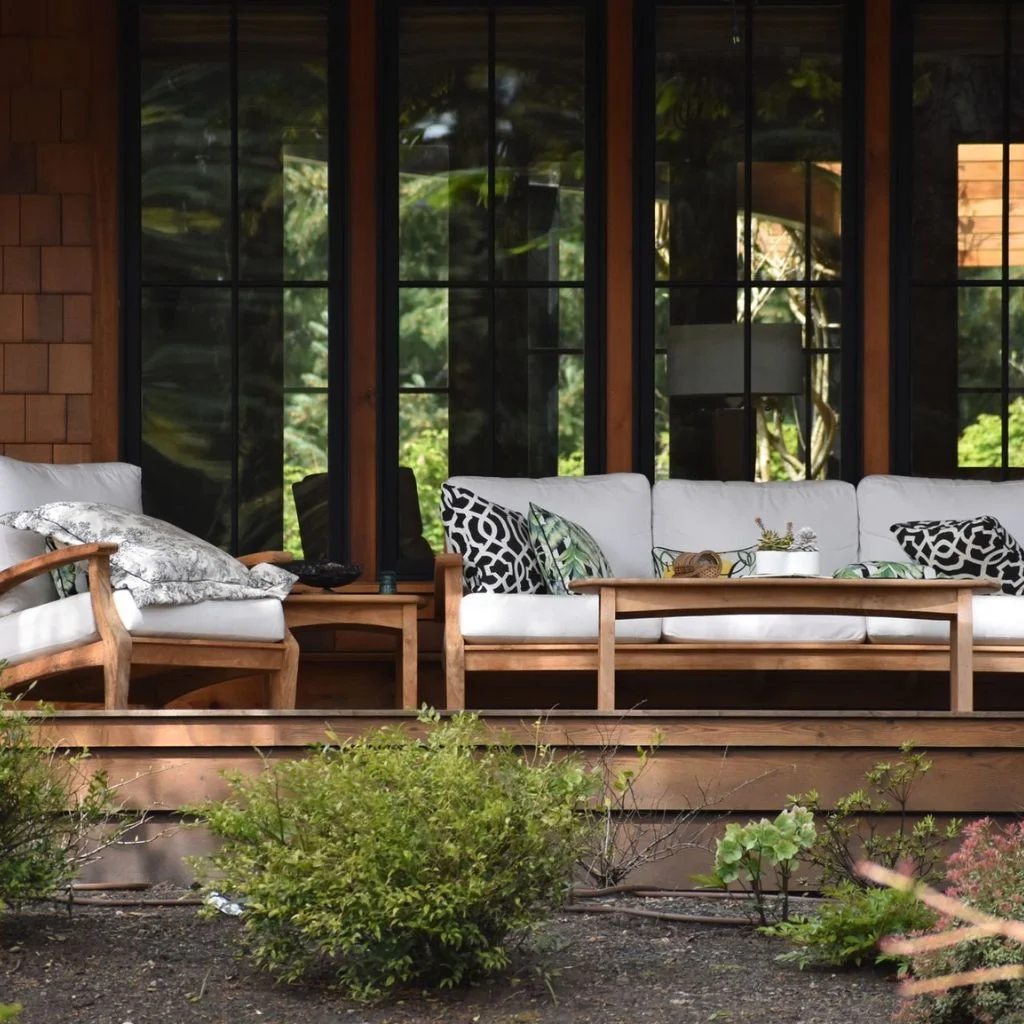 Chunky Knot Pillows Turn a Porch Bench Into a Cosy Retreat