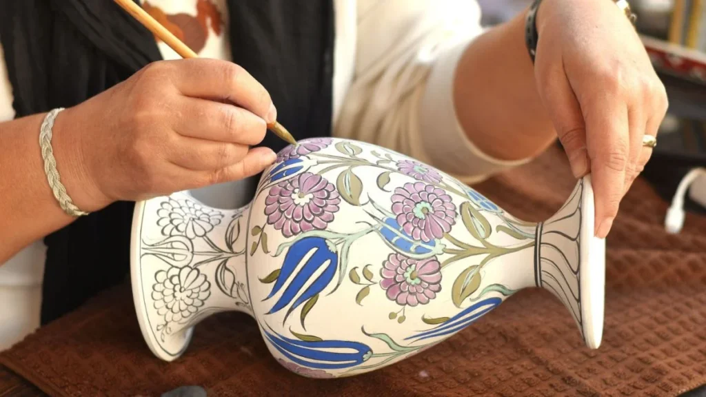 Easy Ceramic Vase Painting Projects For Weekend Crafting
