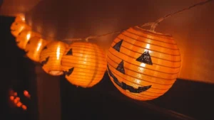 Halloween Garland Ideas for Staircases Mantels and Windows