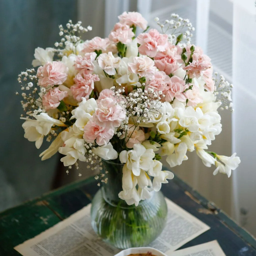 Spring Glass Vase Fillers Bring Fresh Energy Indoors