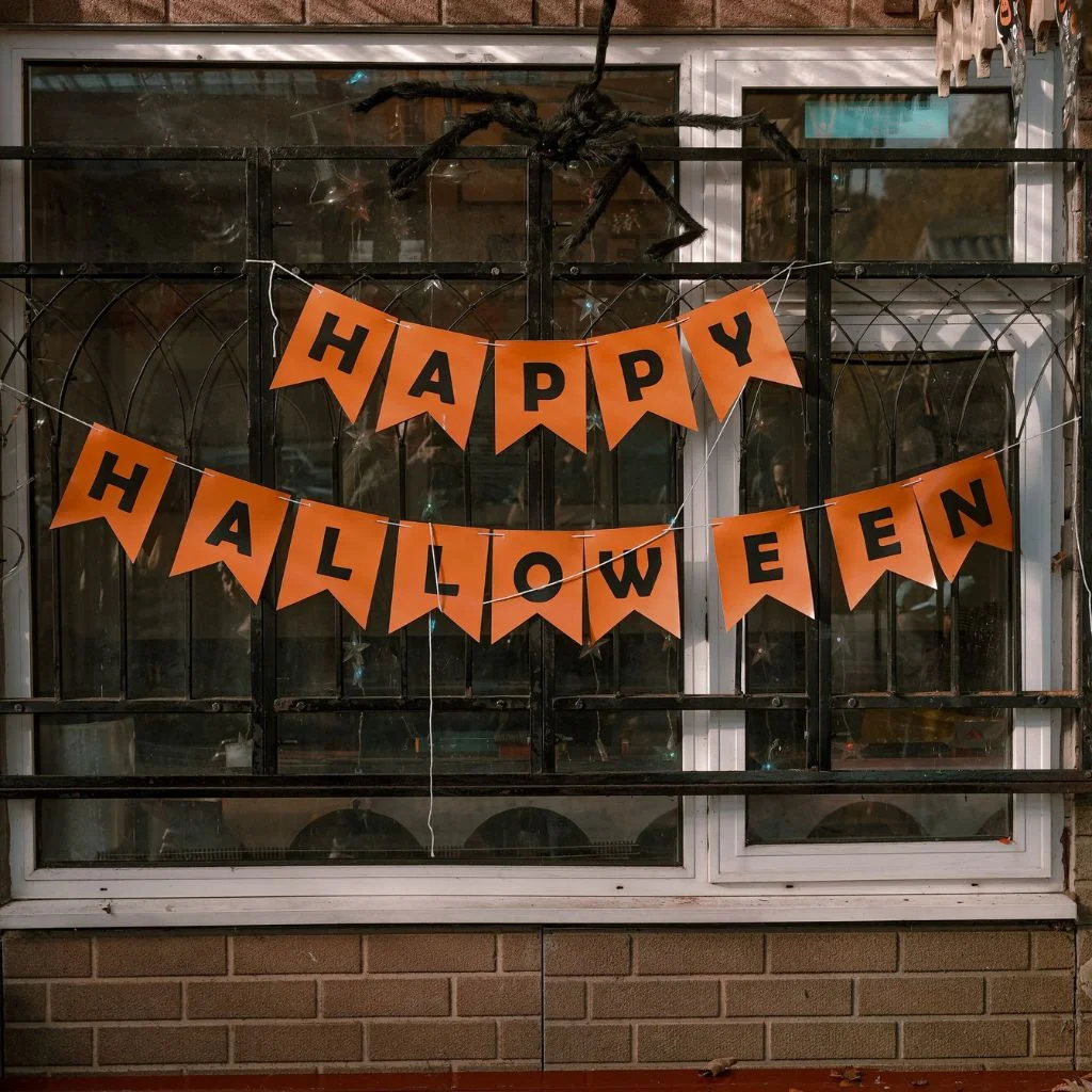 When Window Garlands Do the Most Work