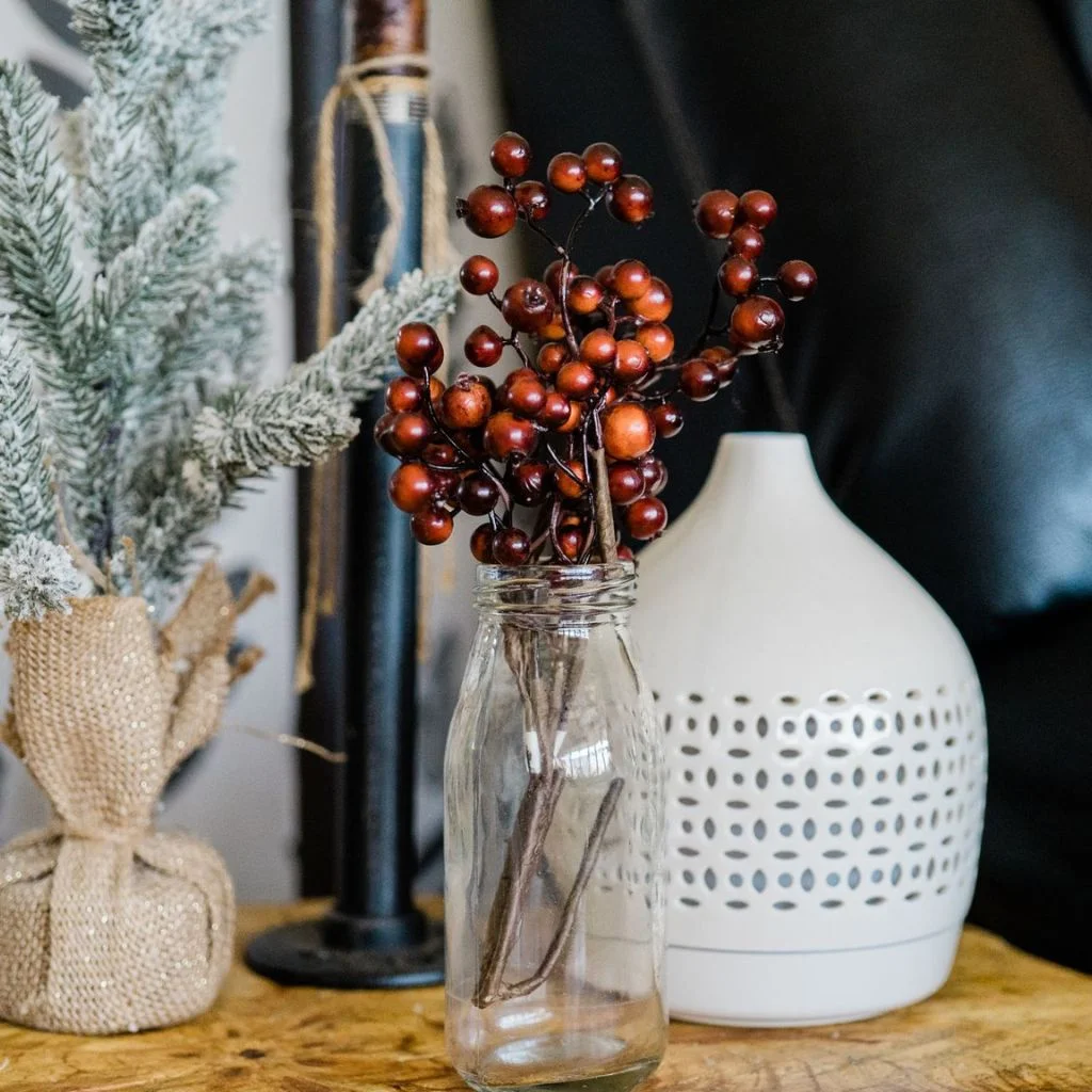 Winter Glass Vase Filler Ideas for Festive Elegance