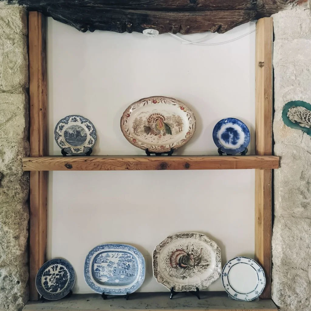 statement plate display