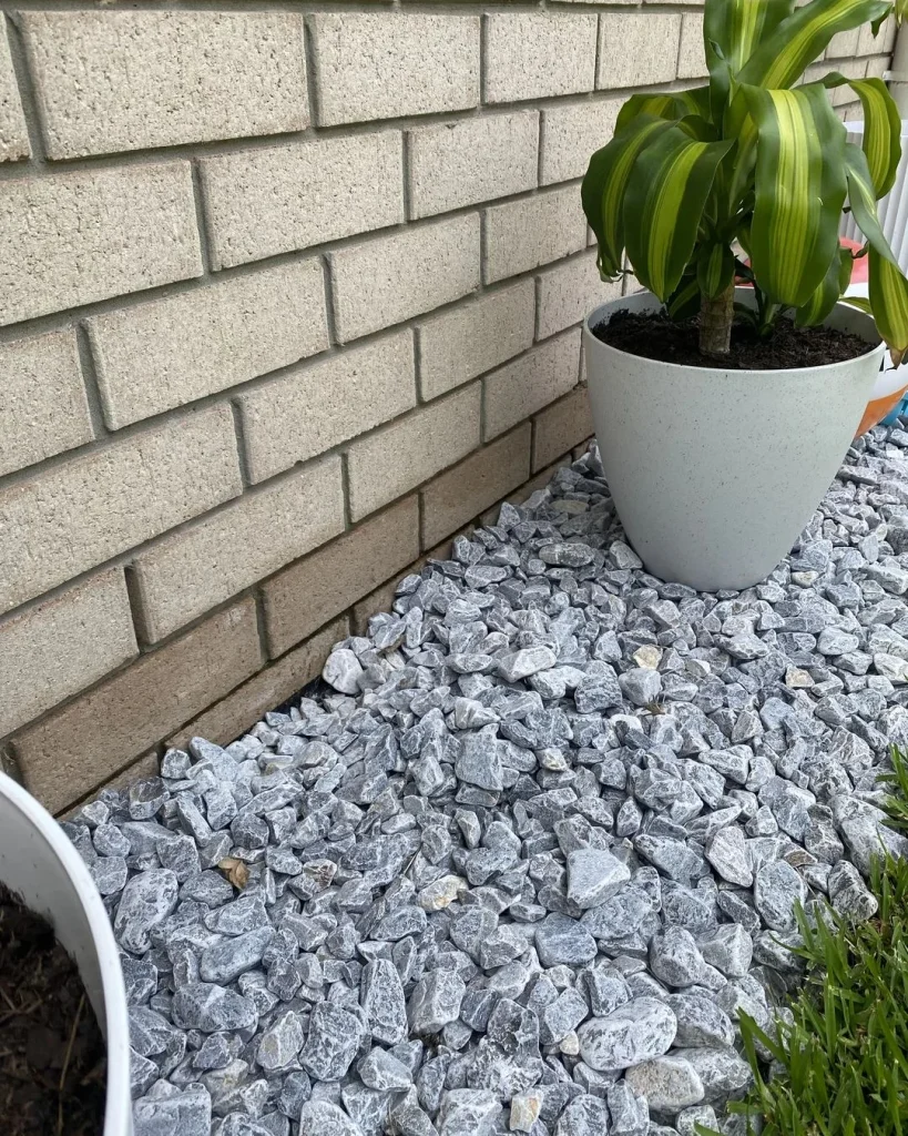 Crushed Stone Borders for a Crisp Modern Edge