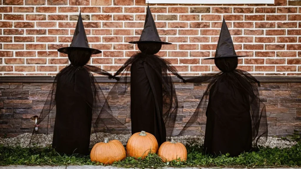DIY Tomato Cage Witches That Steal Halloween Night