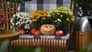 Fall Outdoor Planter Ideas That Bring Autumn to Your Doorstep