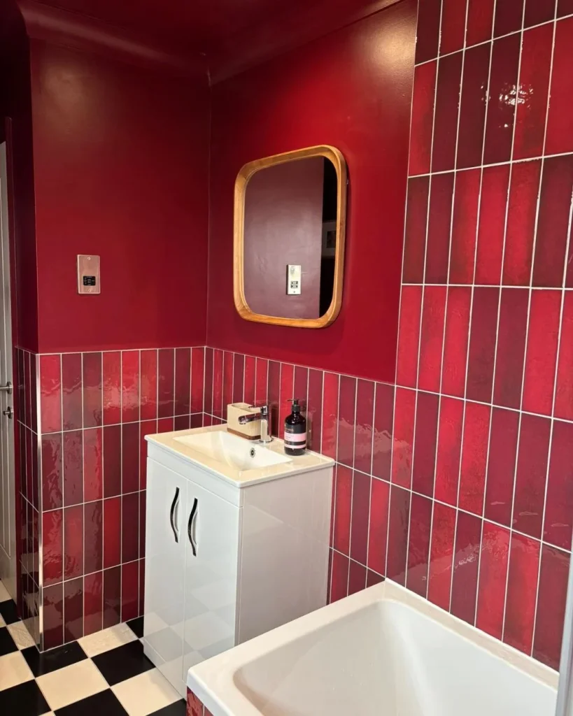 Funky Bathroom Accessories With a Retro Diner Twist