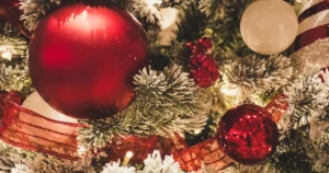 Nostalgic Christmas Tree Ideas That Bring Back Old-Fashioned Holiday Magic