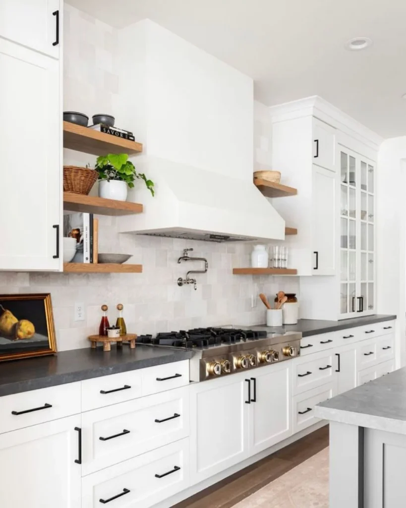 white marble kitchen splashback